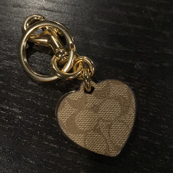 Coach heart keychain - Picture 2 of 3